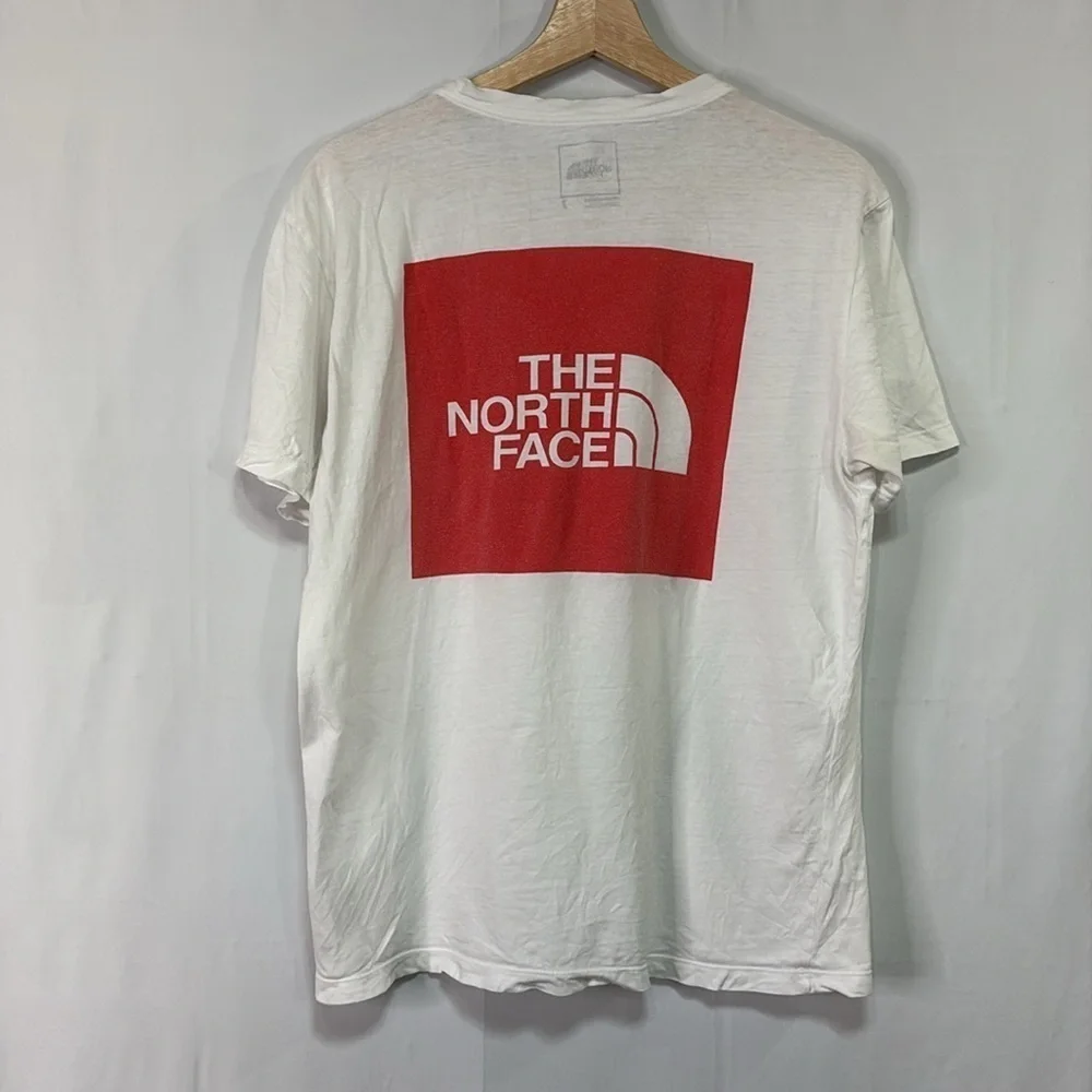 🍡 the north face white T-shirt with red black logo well worn